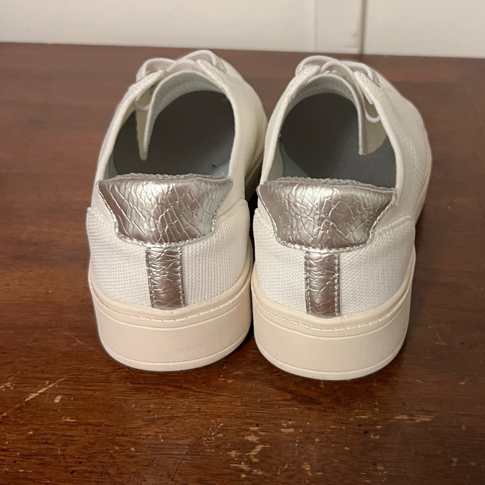 NWOT Bzees LifeStride Women's VIP size 7.5 shite with silver accents lightweight - Picture 4 of 11
